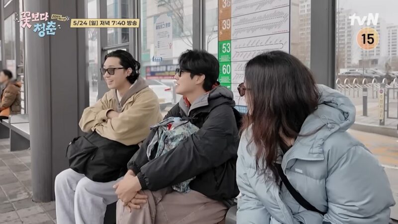 정유미、최우식の服にチョコパウダーを…「親しくても度が過ぎる」vs「よくある冗談」で賛否（꽃청춘）