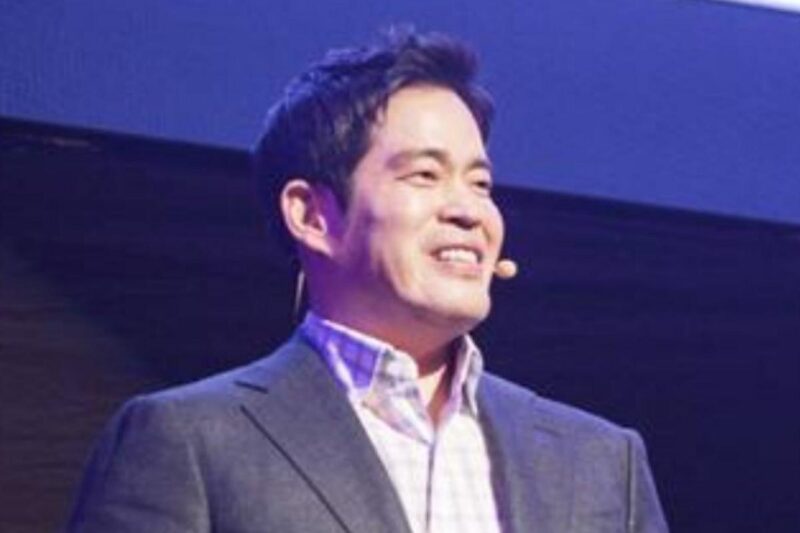 「タンク論争」のスタバが謝罪　「インスピレーションを得た」との説明に批判殺到