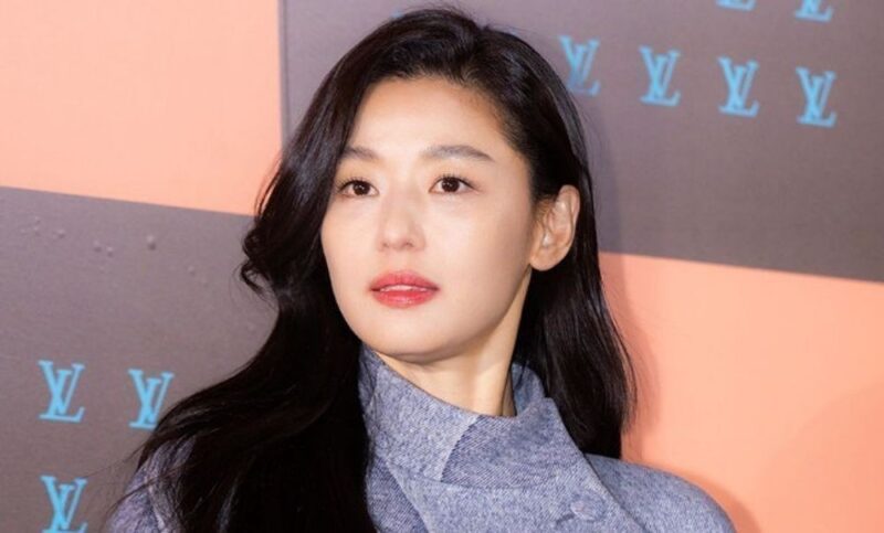 チョン・ジヒョン、会場で倒れた観客に真っ先に駆け寄り介抱…美談が広がる