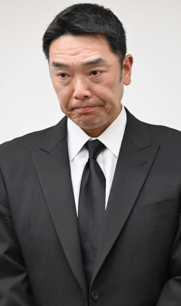 「娘への暴行容疑」阿部監督、涙の辞任　読売巨人軍が発表