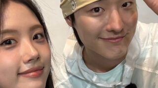 イ・ドングクの娘チェシ、異色の芸能界人脈…ウーズとの2ショットが話題