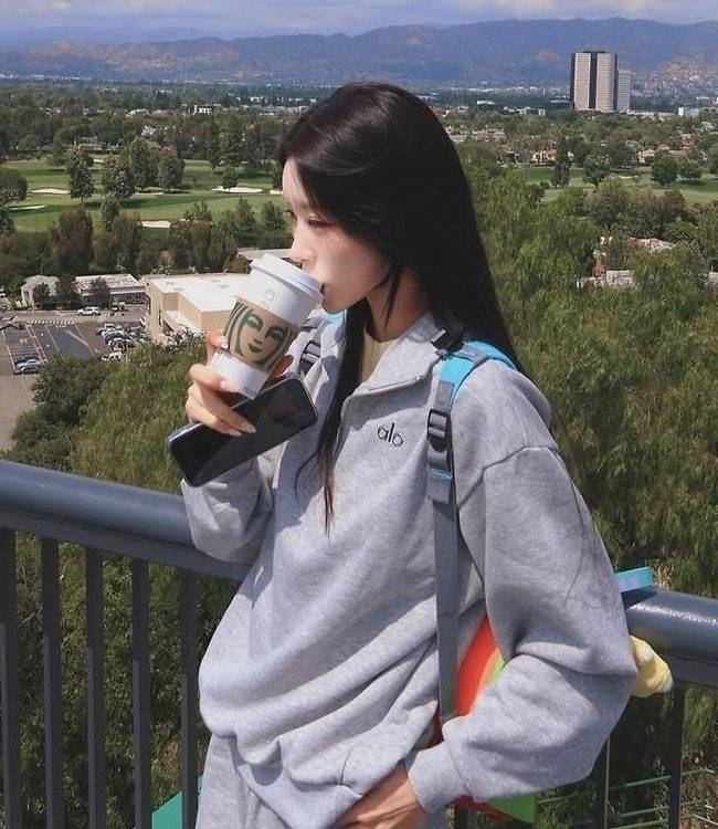 「スタバ騒動」チェ・ジュニ「コーヒーを飲んだだけ」