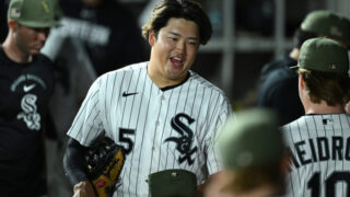 本塁打王・村上、併殺阻止で太もも負傷のアクシデント…チームに激震