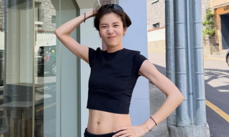 結婚4年目の女性歌手、21kg減量→くっきり腹筋 娘ママ疑惑のビジュアル
