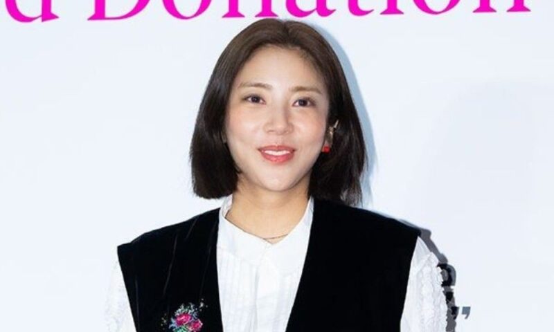 結婚4年目の女性歌手、21kg減量→くっきり腹筋 娘ママ疑惑のビジュアル