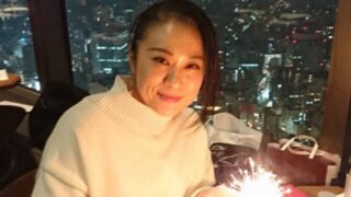 **人気女性歌手、バッテリー爆発で自宅火災「30年の思い出がすべて灰に」と悲痛告白**