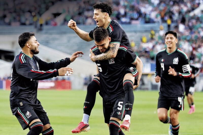 メキシコ戦、勝利も決定打欠く「もどかしい展開」