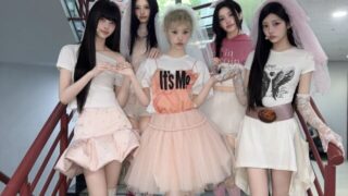 ILLIT、Moka復帰で5人完全体のドラマチックなステージ…4thミニアルバムで完成させた「ILLITコア」