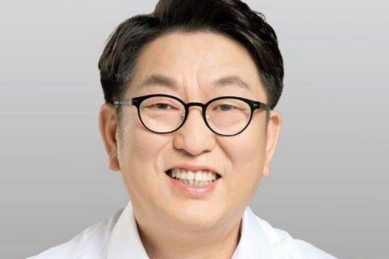 「責任を感じる」…選挙運動を終えた鄭元五氏、深々と頭を下げる