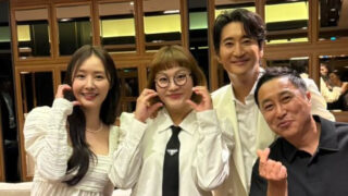 チョ・スヨン、映画『懸賞手配』試写会でMCとして活躍…シン・ヒョンジュン、キム・ビョンマン、ペ・ウヒとの記念ショット公開