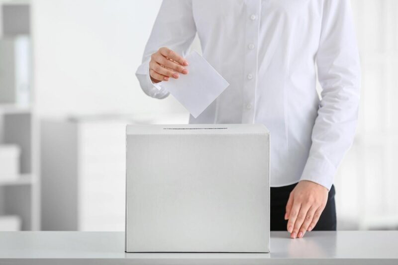 他人の身分証で投票…選管、10分間気づかず