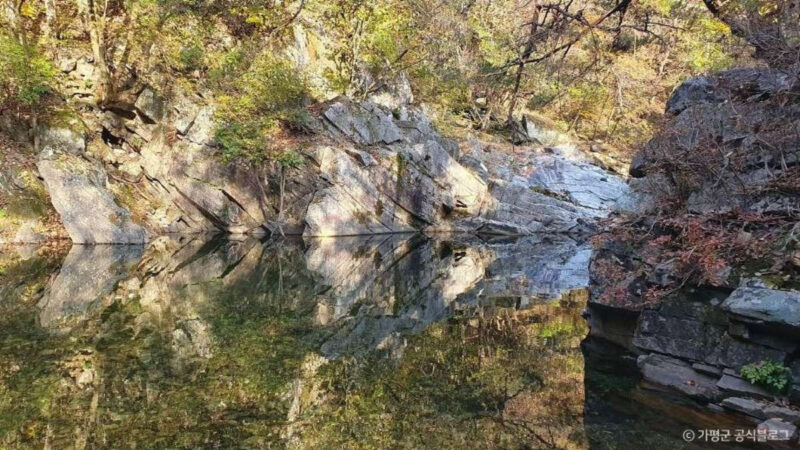エアコン不要!天然の涼風と氷のような清流に癒やされる絶景スポット
