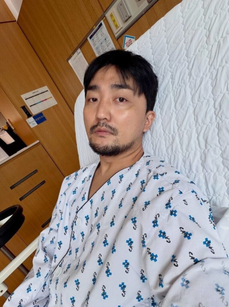 「胆嚢摘出」ユ・ビョンジェ、体重59.9kgを公開→“♥アン・ユジョン”も心配するやつれ顔