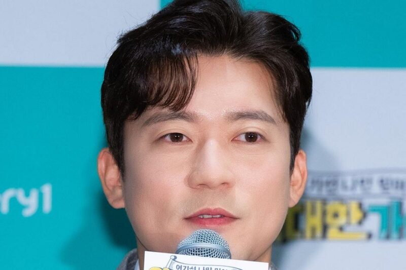 キム・デホ、放送中に「緊急事態」発生…ファンから心配の声殺到
