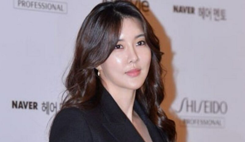 「風俗店勤務説→引退宣言」女優、突然の“再始動”発表…「実は女優でした」