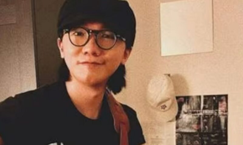 「元カノを刃物で脅迫」の男性歌手、裁判欠席で指名手配の危機も…警察署に出頭