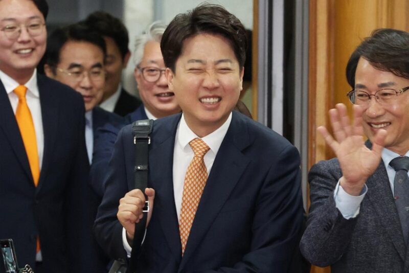 「惨敗」李俊錫氏、全責任を負う…肩を落とし沈痛な面持ち