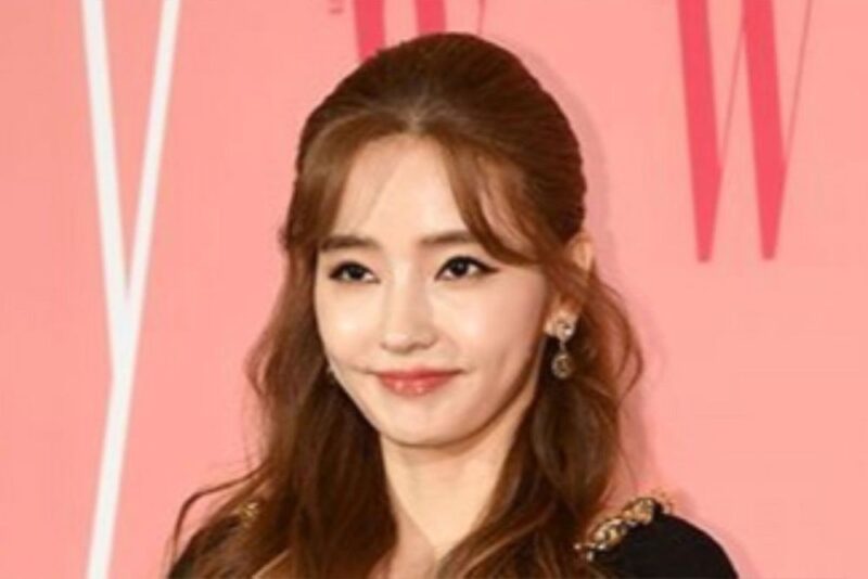健康不安説のハン・チェヨン、再び華やかな姿で登場→ファンの心配を払拭「美しい19周年」