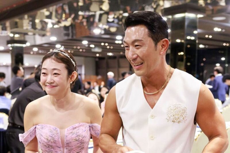 10期サンチョル♥22期ジョンスク、米コロラドで3度目の婚姻届「一味違う方法で」