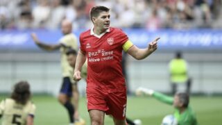ジェラードが強烈弾！イニエスタも追加点　レジェンドマッチはバルサOBが8-3で快勝