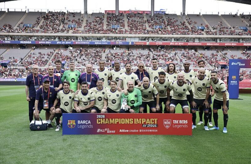 ジェラードが強烈弾！イニエスタも追加点　レジェンドマッチはバルサOBが8-3で快勝