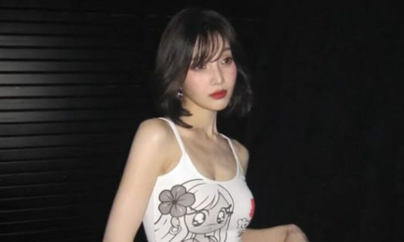 極スリム女優、ダイエットを刺激する黄金比を披露「夏よ、さようなら」