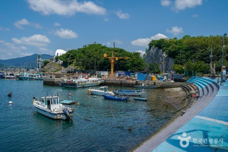「穴場スポット」海と線路と桟橋を一望!散歩に最適な絶景公園