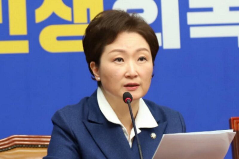 民主党執行部が総辞職　「李代表頼み」の限界露呈