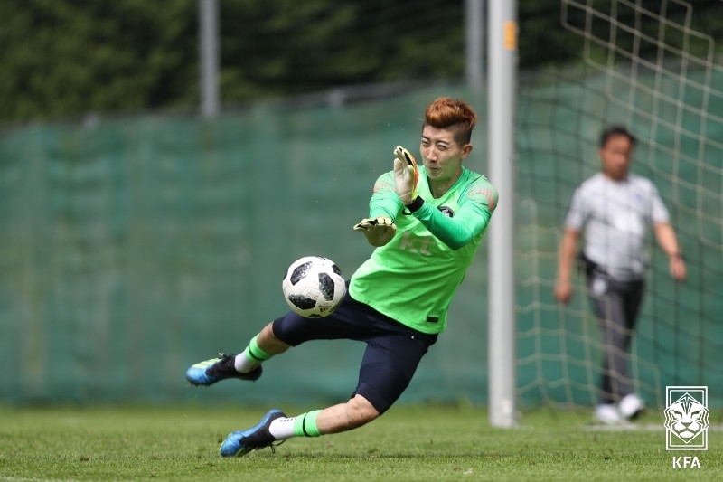 ロシアのチョ・ヒョヌか、カタールのキム・スンギュか…韓国代表の正GK争いが激化