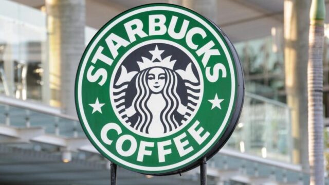 再選挙デモの渦中で…スターバックスが「1位」を獲得