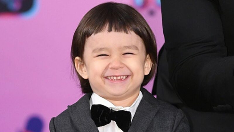 サム・ハミントン息子ウィリアム、9歳で現実離れした脚の長さ…驚きの急成長近況