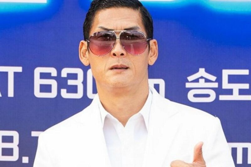 パク・ジュニョン、4年間の沈黙を破り復帰…ファン感涙の嵐