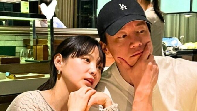 「鉄槌教師」大ヒットのキム・ムヨル、妻ユン・スンアと幸せな日常…3歳の息子「お誕生日おめでとう」