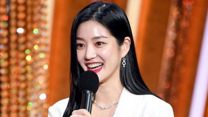 イ・ユビ、ドラマ撮影中に転倒しスタッフの前で尻露出「トゲ200本刺さった」