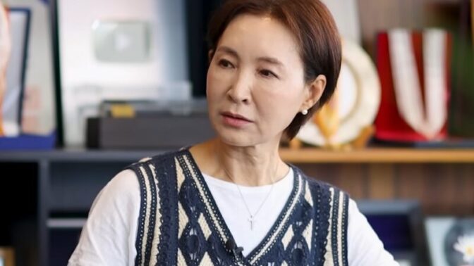 チョン・エリ、腹膜炎の緊急手術後に卵巣がん判明…「抜けた髪を見たくない」