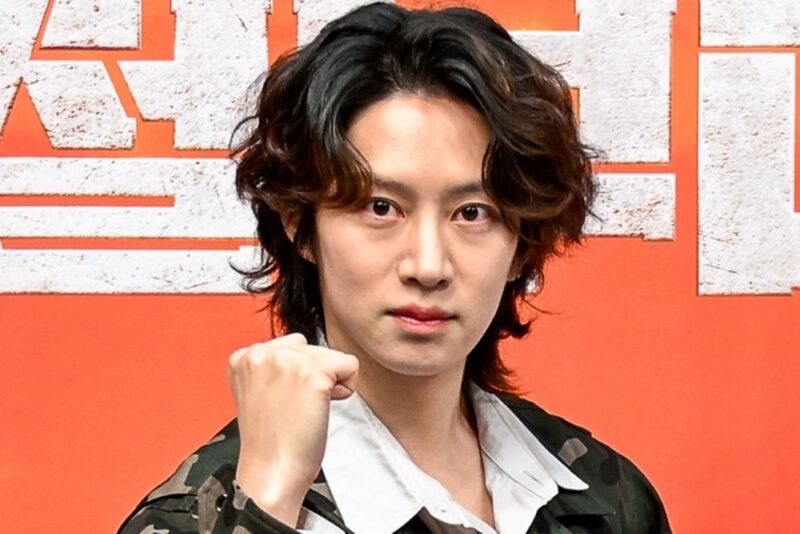 '健康上の問題で10年ぶり降板' キム・ヒチョル、眼科医から「再手術」勧められた