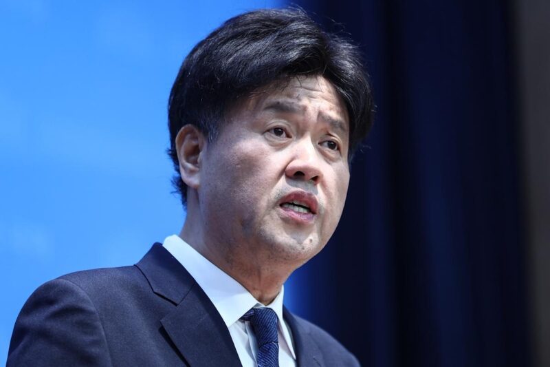 イ・ジェミョン氏側、チョン・チョンレ氏を猛烈批判…「崖っぷち」の攻防戦
