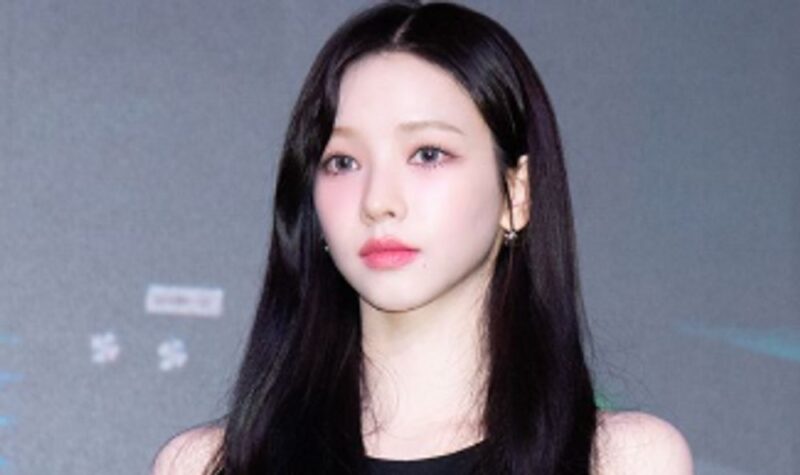 카리나、空港でのしかめっ面を釈明…「アレルギーで眉をひそめないとバレない」