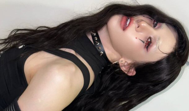 XLOV UMOOTY、眼差しだけで圧倒…グローバルファンが「MOTHER」に熱狂