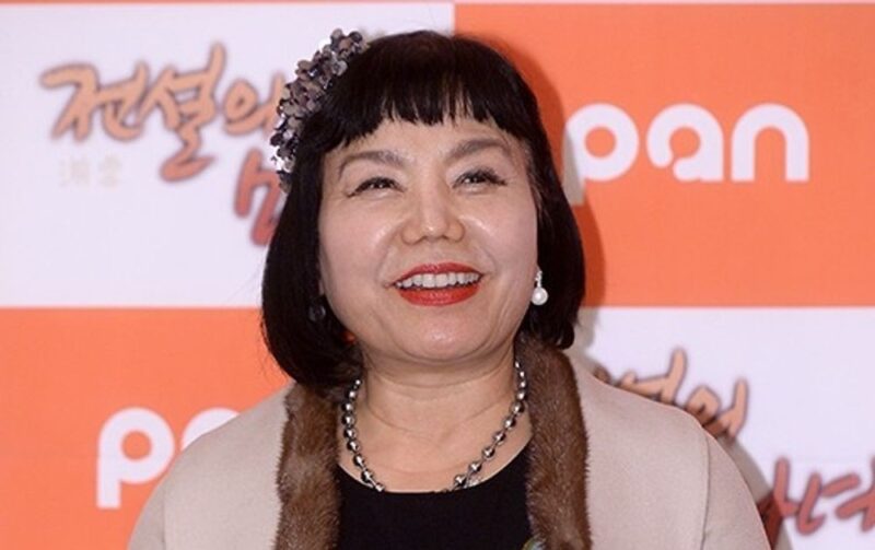 イ・スク、故キム・スミさんを悼む「存在だけで力になった人」 （『あなたが痛い間に』）