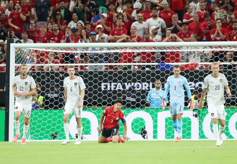 洪明甫号、シュート8本でチェコを圧倒もゴールならず(前半0-0)