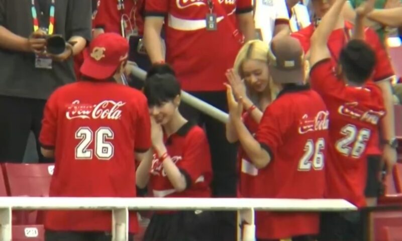 「韓国初勝利」チョン・ヒョンム、W杯解説の予定が…カリナ＆ウィンターと観客席でキャッチ