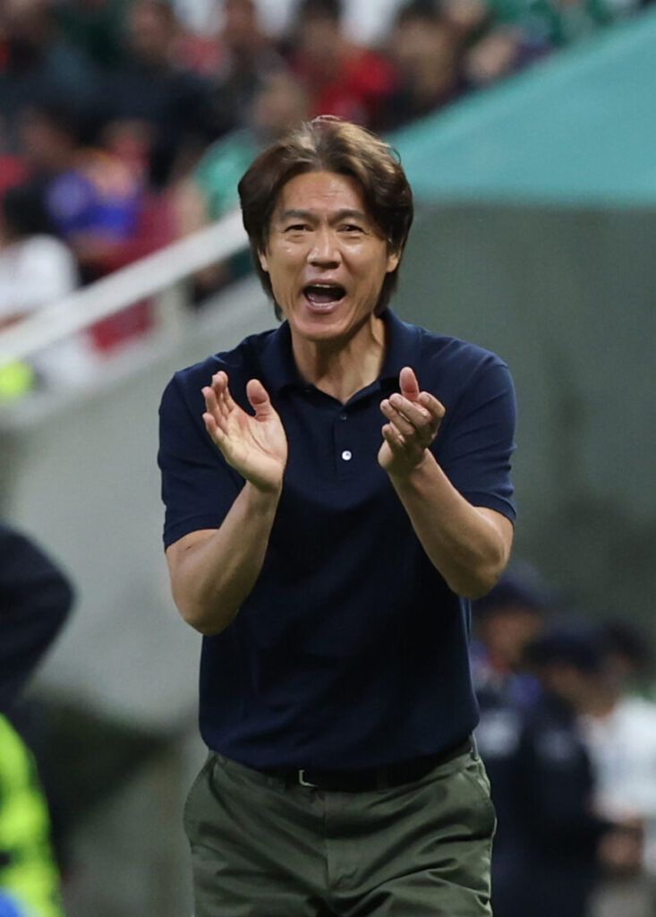 洪明甫監督、チェコ戦勝利で手腕発揮「最後まで諦めなかった選手たちに拍手を」