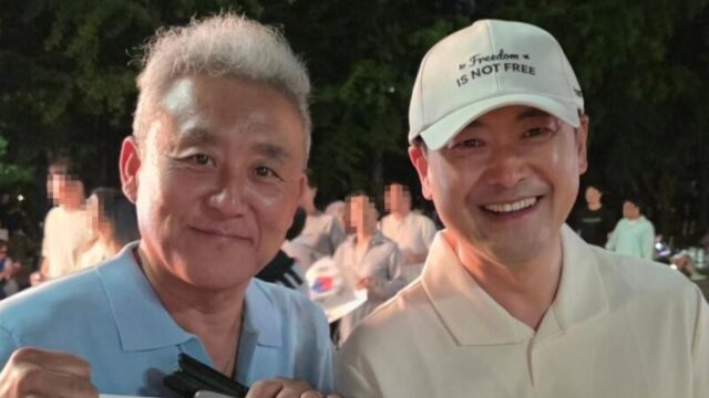 張東赫、尹大統領支持の崔俊勇と並び立つ…波紋が拡大