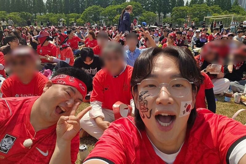 韓国、2-1逆転勝利に熱狂の応援…チャン・ソンギュが太極戦士に真心の挨拶