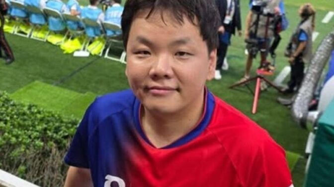「新米パパ」クァクチューブ、メキシコで代表逆転勝利を観戦！キ・ソンヨンと記念ショット