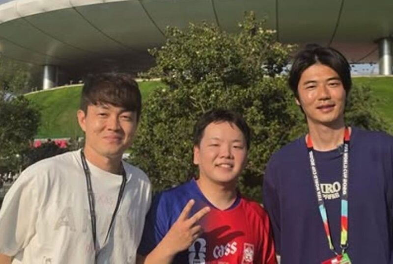 「新米パパ」クァクチューブ、メキシコで代表逆転勝利を観戦！キ・ソンヨンと記念ショット
