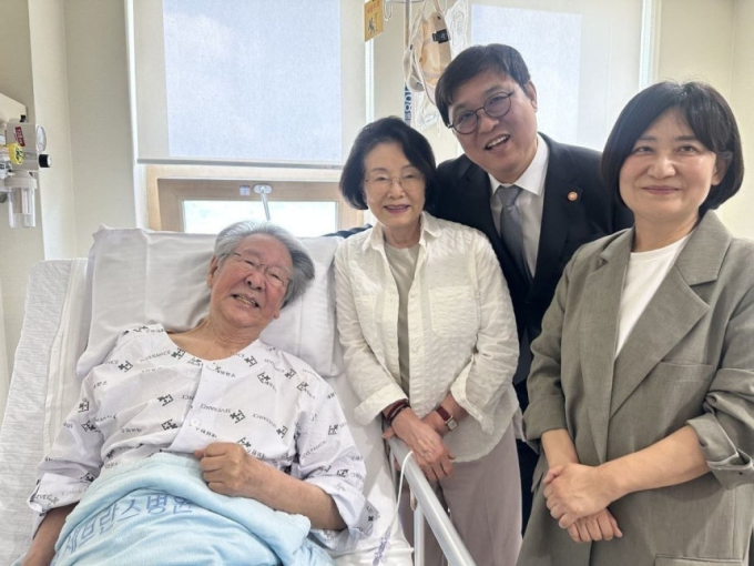チェ・ブラムと対面、チェ・フィヨン長官の姿が話題に