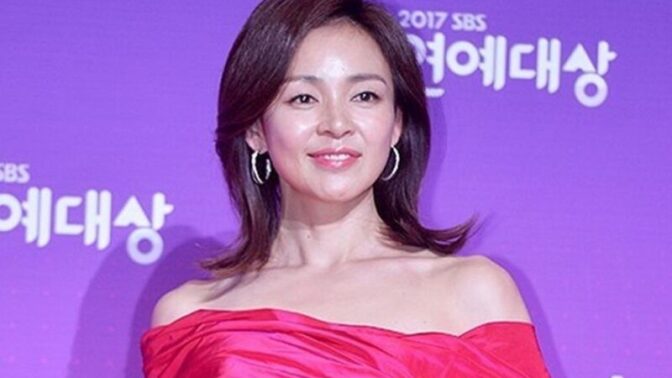 「秋山成勲♥」矢野志保、50歳でも完璧な美貌→スリム維持の秘訣公開…「週に2〜3回は必ず」