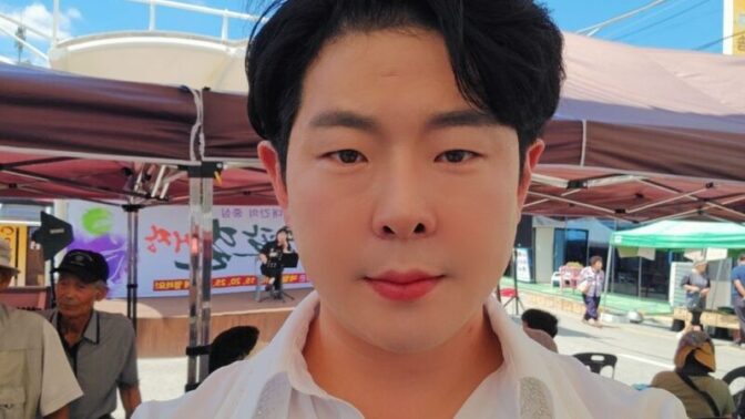 有名トロット歌手、実母を探すためにデビュー…「写真一枚と名前だけ」